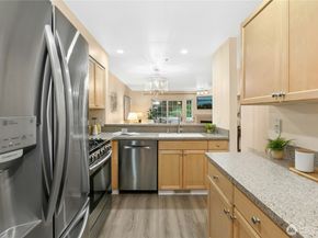 601 12th Avenue NW E4, Issaquah WA 98027