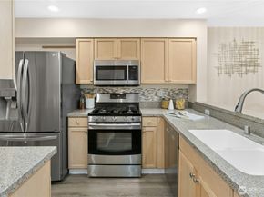 601 12th Avenue NW E4, Issaquah WA 98027