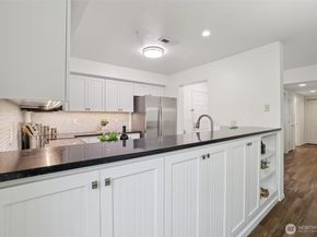 4133 224th Lane SE 103, Issaquah WA 98029