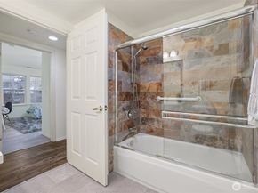 4133 224th Lane SE 103, Issaquah WA 98029