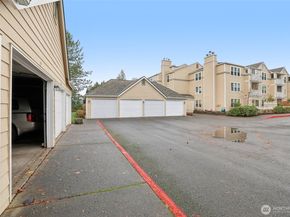 4133 224th Lane SE 103, Issaquah WA 98029