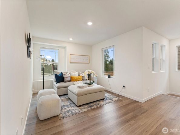 28015 40th Place S, Auburn WA 98001