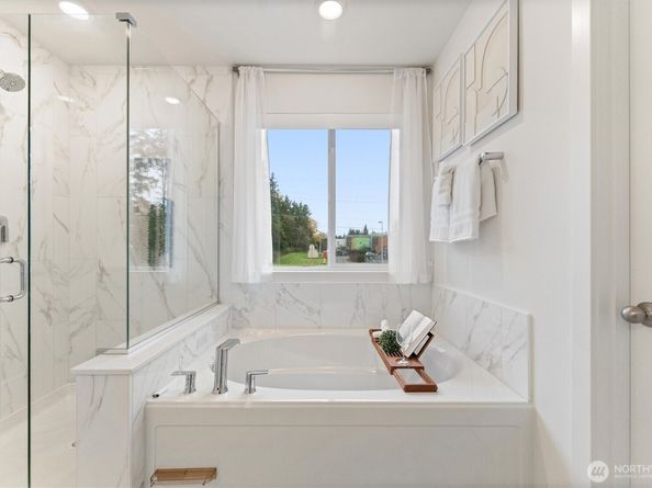 28015 40th Place S, Auburn WA 98001