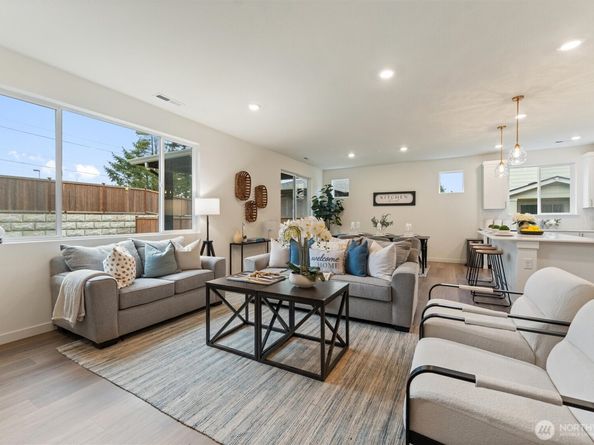 28015 40th Place S, Auburn WA 98001