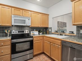 12439 NE Totem Lake Way 106, Kirkland WA 98034