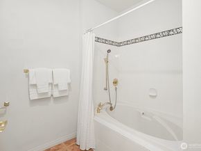 12439 NE Totem Lake Way 106, Kirkland WA 98034