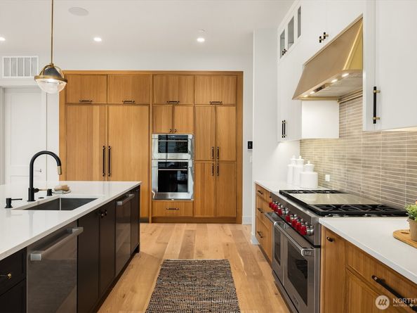 12905 SE 4th Place, Bellevue WA 98005