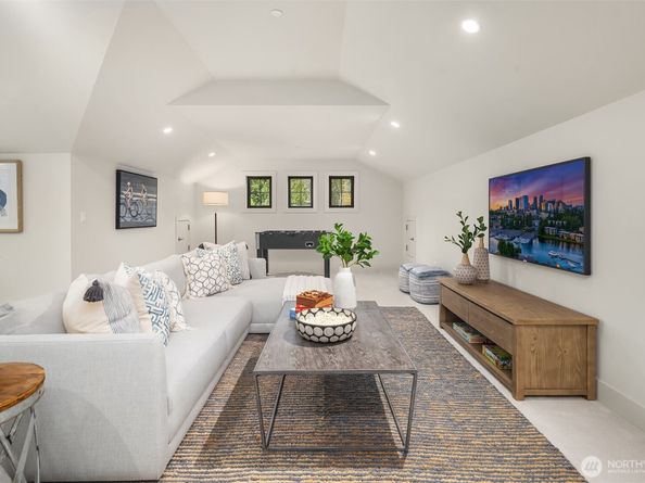 12905 SE 4th Place, Bellevue WA 98005