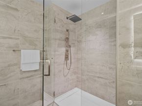 889 Avenue Square NE 607, Bellevue WA 98004