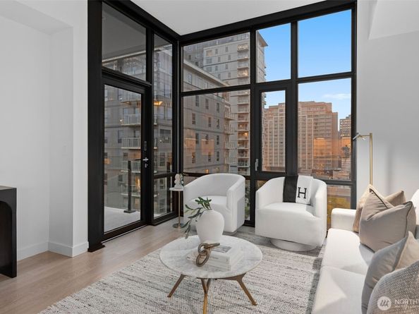 889 Avenue Square NE 607, Bellevue WA 98004