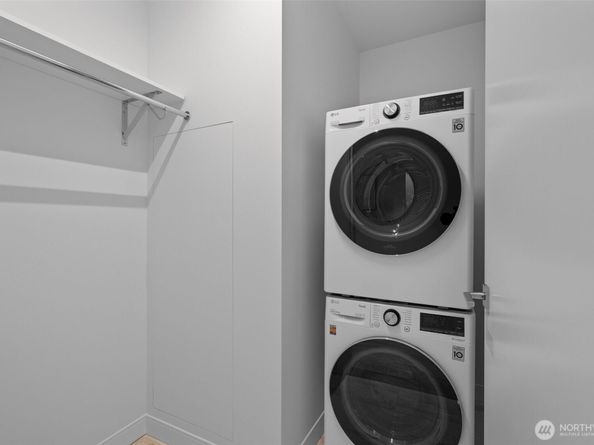 889 Avenue Square NE 607, Bellevue WA 98004