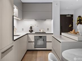 889 Avenue Square NE 607, Bellevue WA 98004