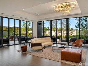 889 Avenue Square NE 607, Bellevue WA 98004