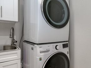 12725 Roosevelt Way NE, Seattle WA 98125