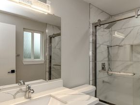 12725 Roosevelt Way NE, Seattle WA 98125