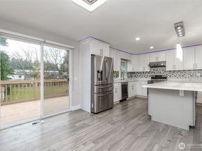 12725 Roosevelt Way NE, Seattle WA 98125