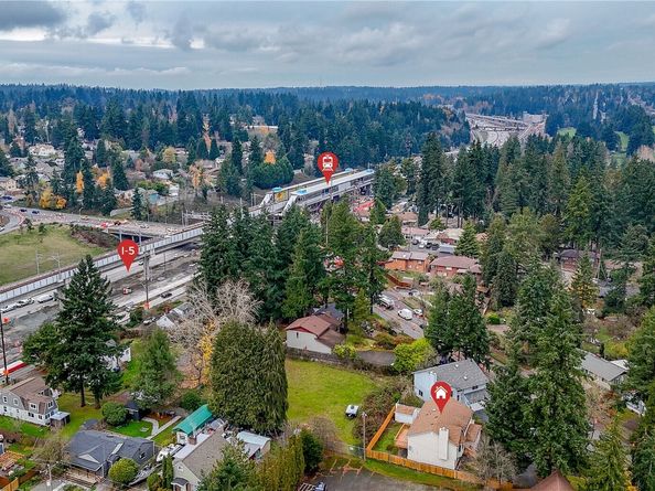 12725 Roosevelt Way NE, Seattle WA 98125