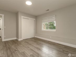 12725 Roosevelt Way NE, Seattle WA 98125