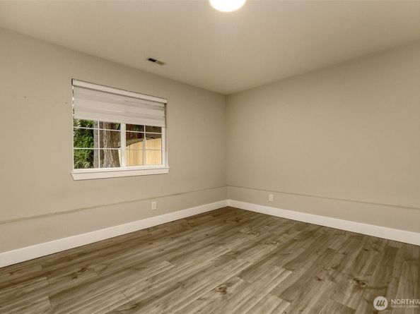 12725 Roosevelt Way NE, Seattle WA 98125