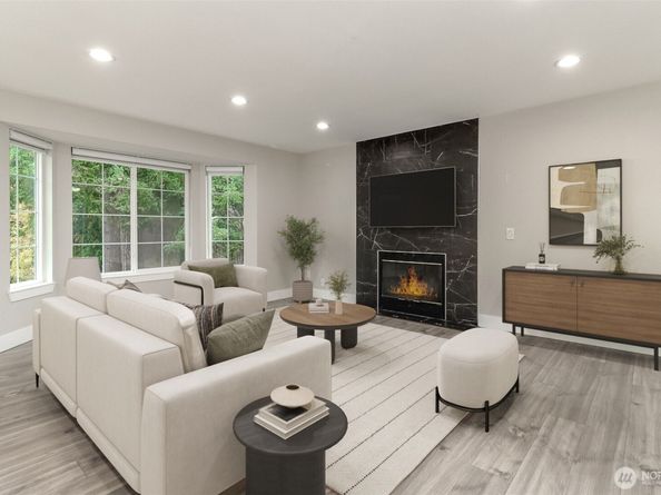 12725 Roosevelt Way NE, Seattle WA 98125