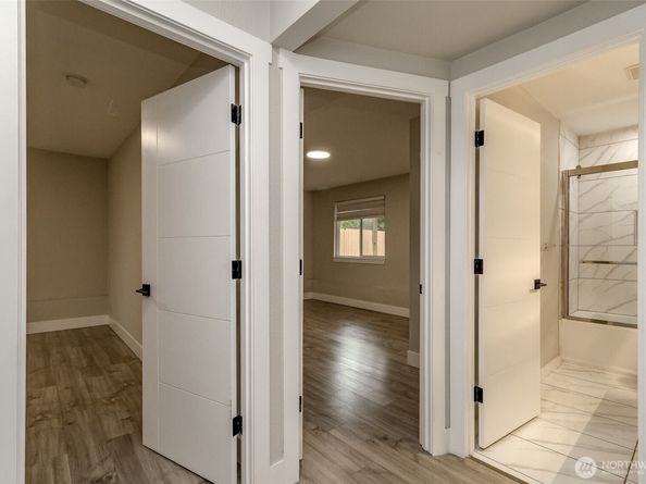 12725 Roosevelt Way NE, Seattle WA 98125