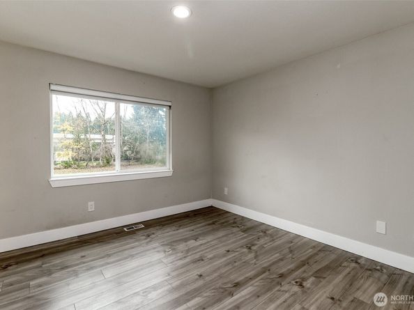 12725 Roosevelt Way NE, Seattle WA 98125