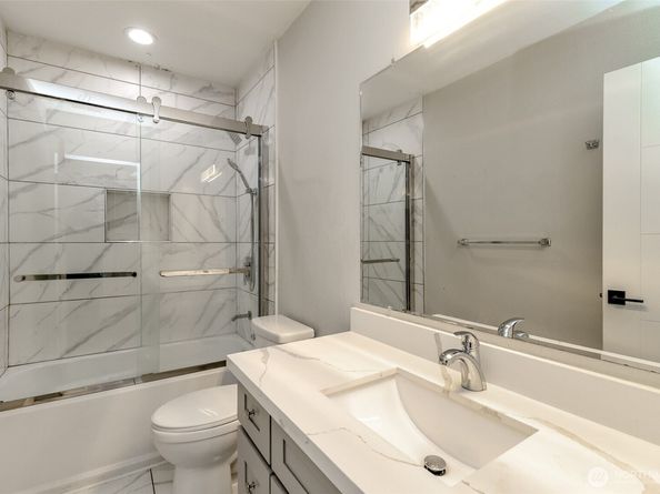 12725 Roosevelt Way NE, Seattle WA 98125