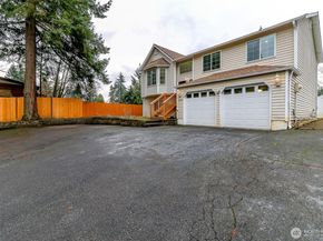 12725 Roosevelt Way NE, Seattle WA 98125