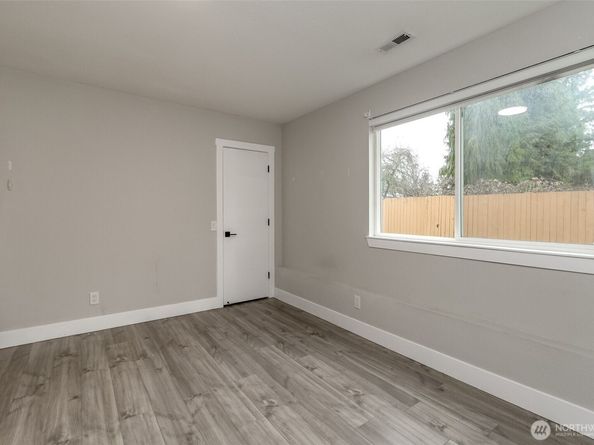 12725 Roosevelt Way NE, Seattle WA 98125