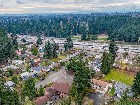 12725 Roosevelt Way NE, Seattle WA 98125