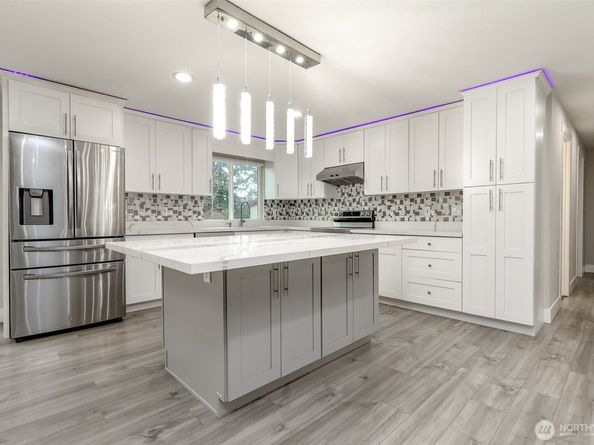 12725 Roosevelt Way NE, Seattle WA 98125