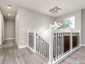 12725 Roosevelt Way NE, Seattle WA 98125