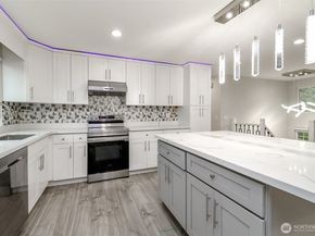 12725 Roosevelt Way NE, Seattle WA 98125