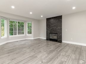 12725 Roosevelt Way NE, Seattle WA 98125