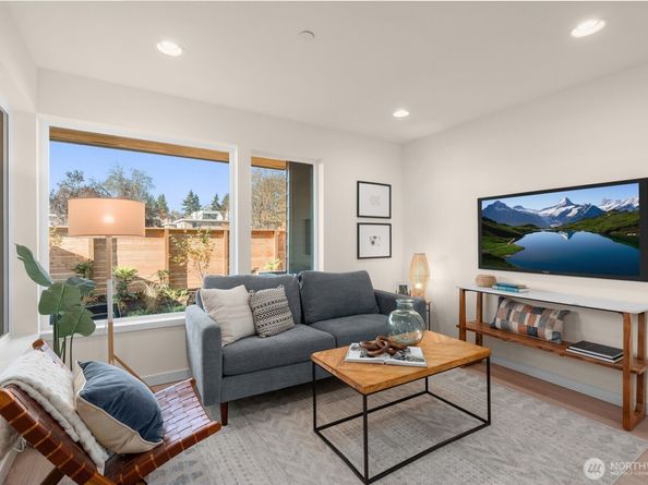 9225 B Densmore Avenue N, Seattle WA 98103