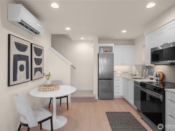 9225 B Densmore Avenue N, Seattle WA 98103