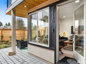 9225 B Densmore Avenue N, Seattle WA 98103