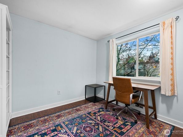 9200 Greenwood Avenue N 104, Seattle WA 98103