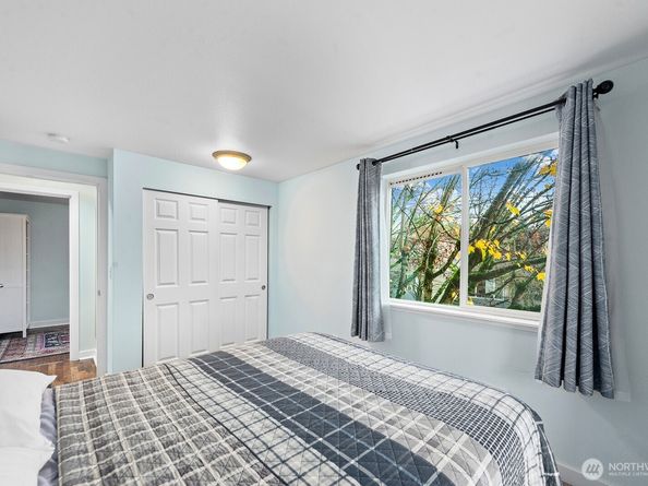 9200 Greenwood Avenue N 104, Seattle WA 98103