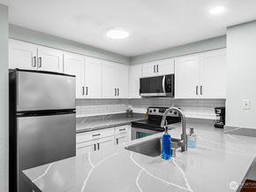 9200 Greenwood Avenue N 104, Seattle WA 98103