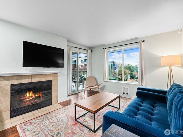 9200 Greenwood Avenue N 104, Seattle WA 98103