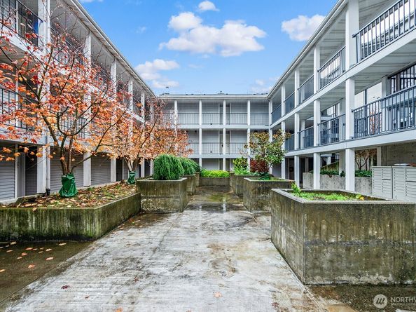 9200 Greenwood Avenue N 104, Seattle WA 98103