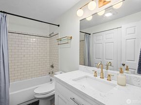 9200 Greenwood Avenue N 104, Seattle WA 98103