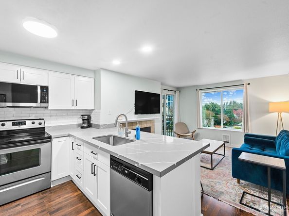 9200 Greenwood Avenue N 104, Seattle WA 98103