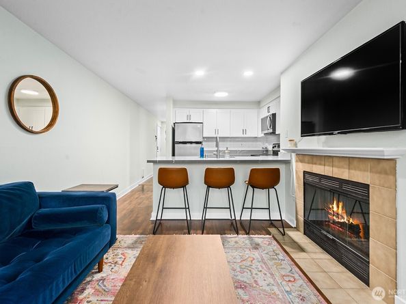 9200 Greenwood Avenue N 104, Seattle WA 98103