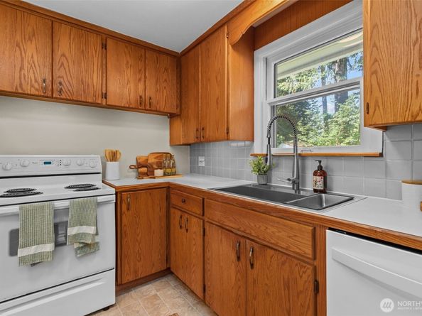 13523 23rd Place NE, Seattle WA 98125