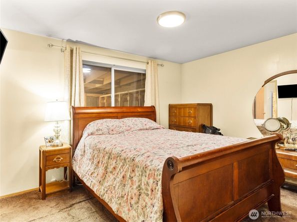 302 1st Avenue E, Pacific WA 98047