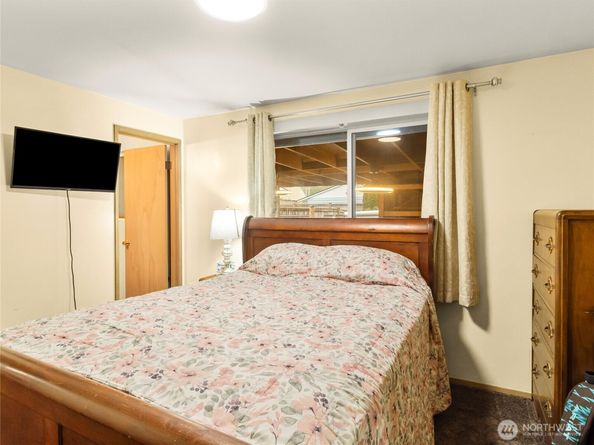 302 1st Avenue E, Pacific WA 98047