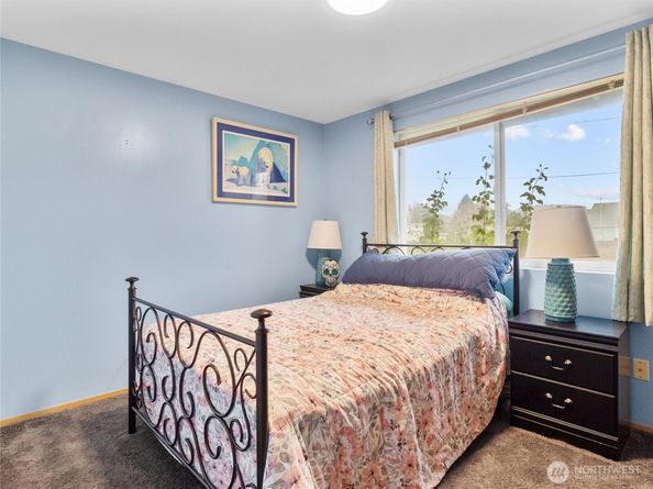 302 1st Avenue E, Pacific WA 98047