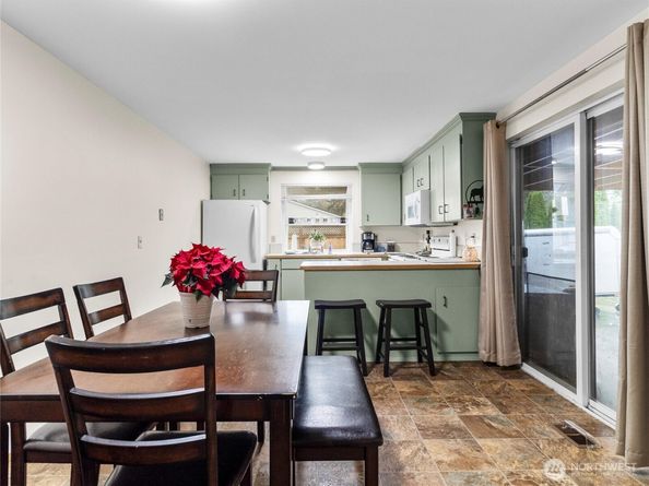 302 1st Avenue E, Pacific WA 98047